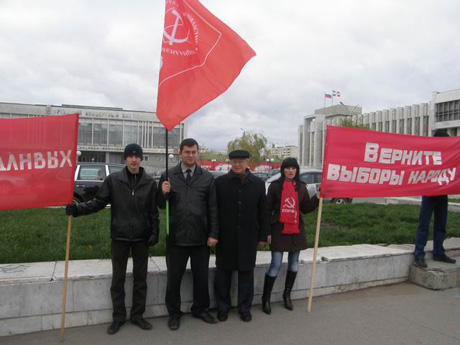 Милиция помогла КПРФ провести пикет в Перми против «Единой России». Митинговали сегодня даже депутаты Госдумы 